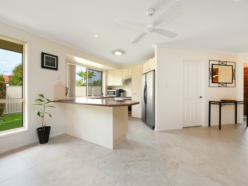 Unit 2/8 Meandersea Court, Mountain Creek QLD 4557