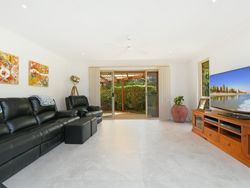Unit 2/8 Meandersea Court, Mountain Creek QLD 4557