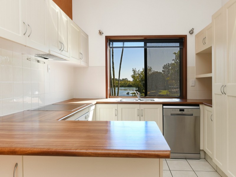 77 Cootamundra Drive, Mountain Creek QLD 4557