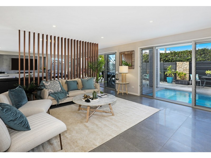 15 Richmond Place, Minyama QLD 4575