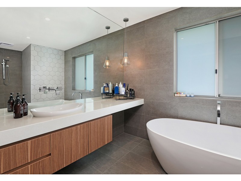 15 Richmond Place, Minyama QLD 4575