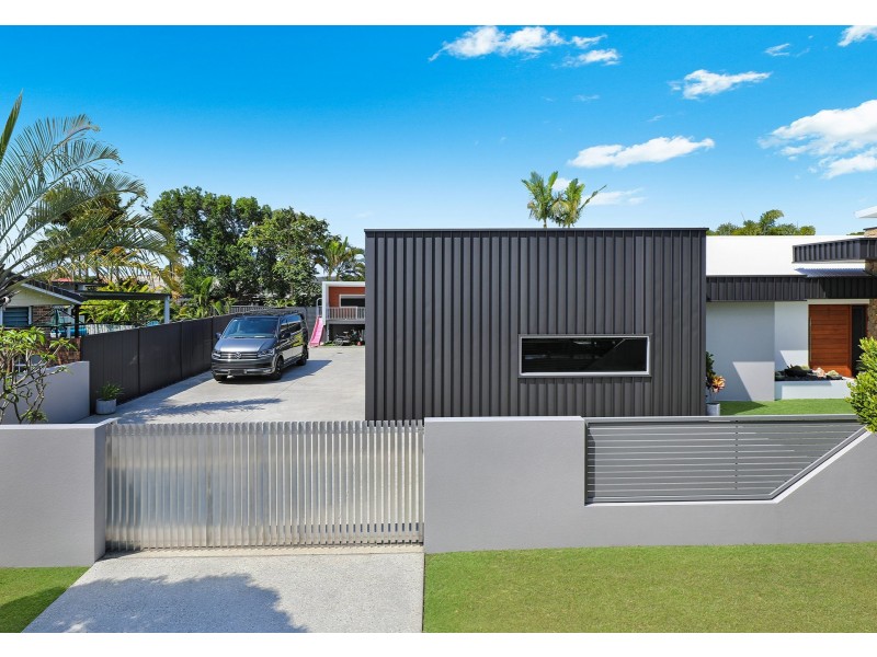 15 Richmond Place, Minyama QLD 4575