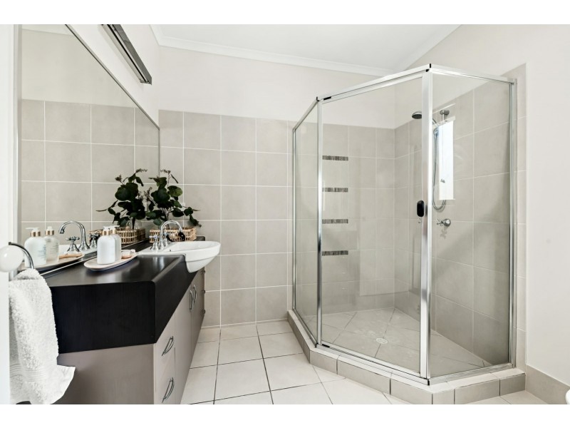 5 Waringa Court, Minyama QLD 4575