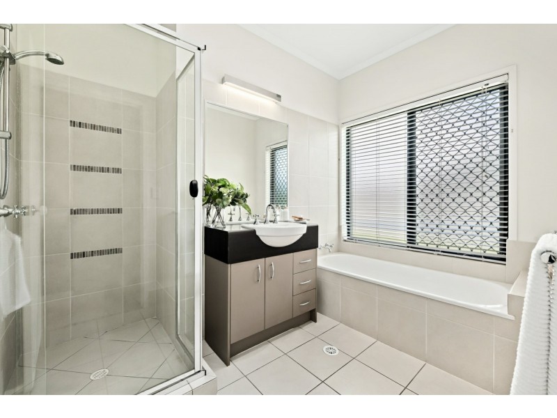 5 Waringa Court, Minyama QLD 4575