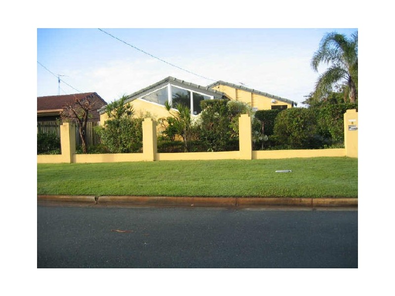 8 Tandara Street, Warana QLD 4575