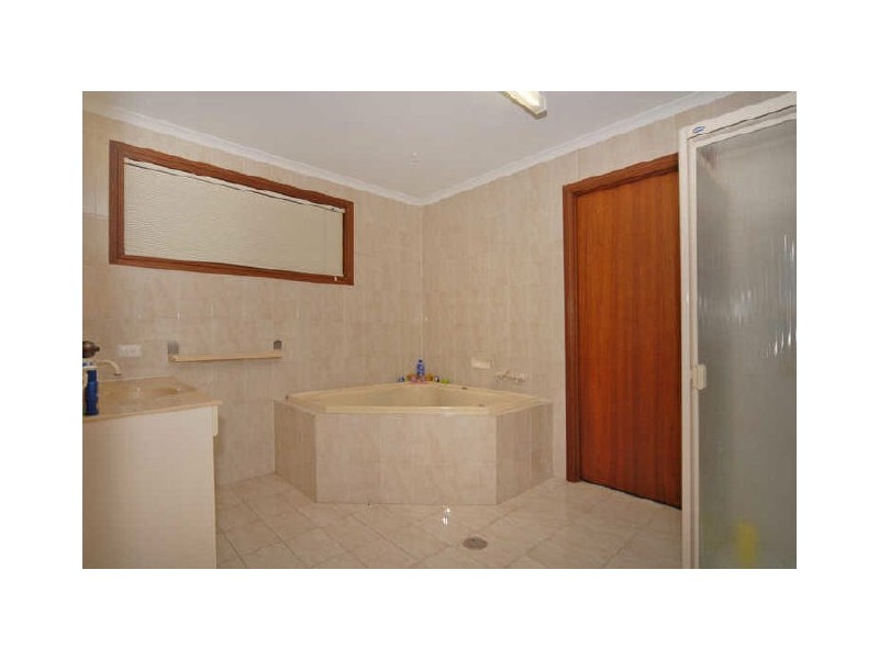 18 Aroona Ave, Buddina QLD 4575