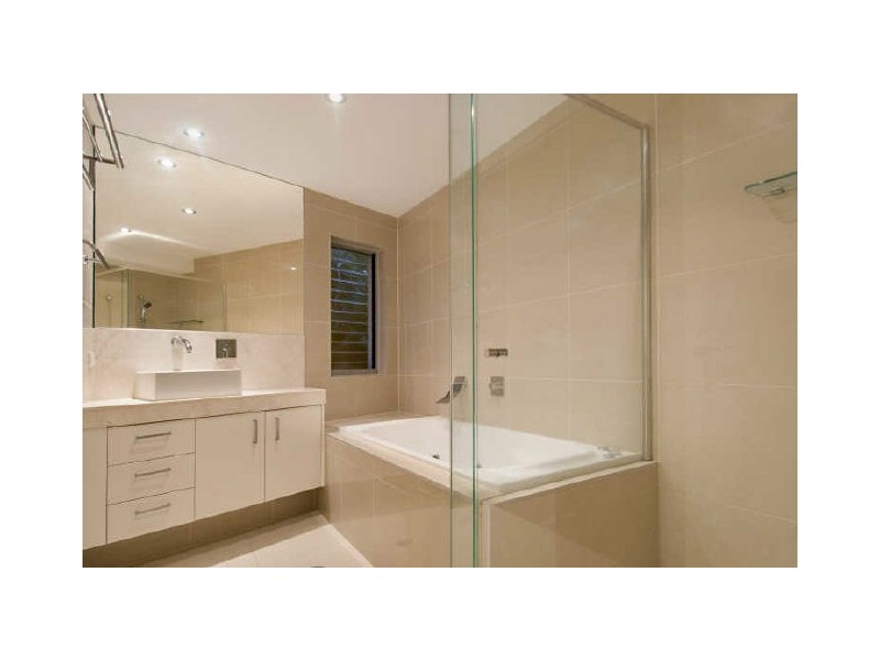 Unit 4/8 Leo Cresent, Alexandra Headland QLD 4572