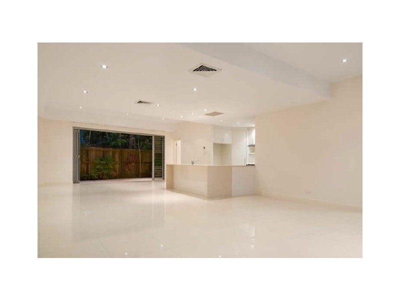 Unit 4/8 Leo Cresent, Alexandra Headland QLD 4572