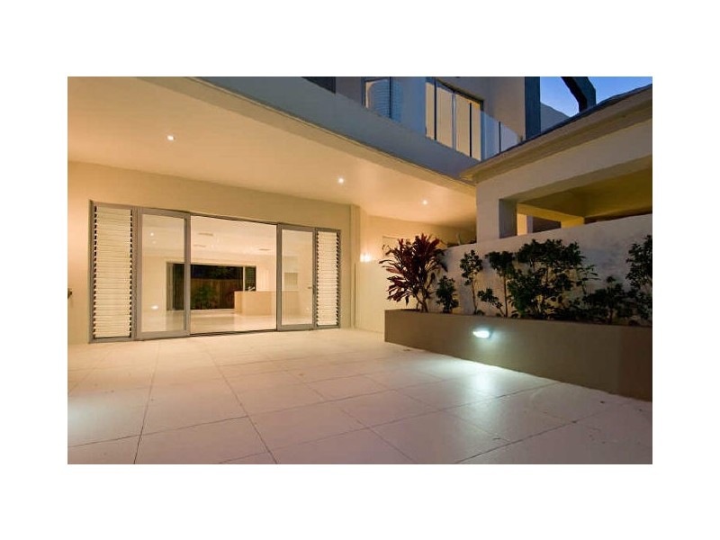 Unit 4/8 Leo Cresent, Alexandra Headland QLD 4572