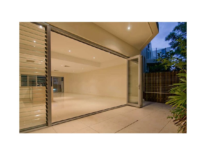 Unit 4/8 Leo Cresent, Alexandra Headland QLD 4572