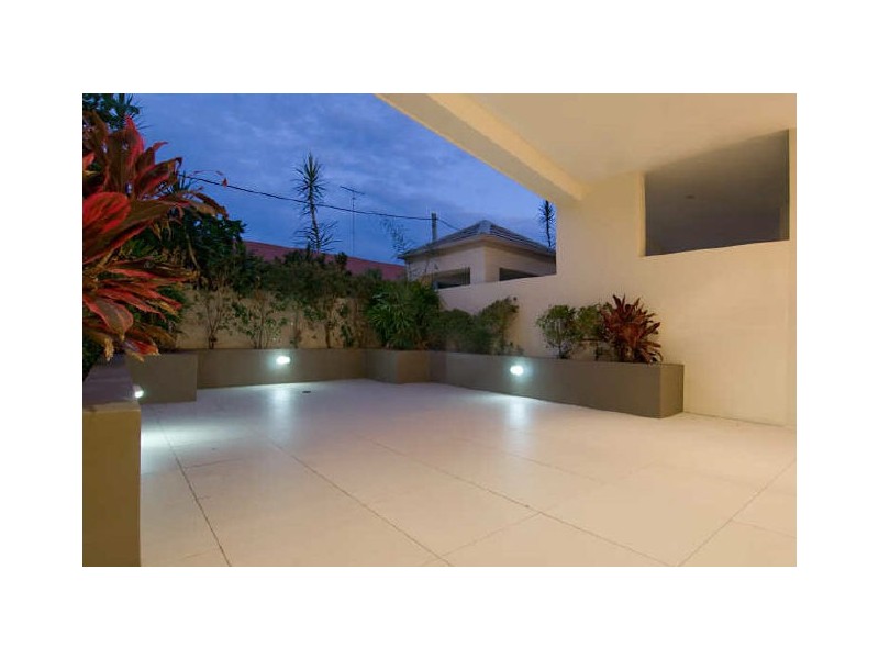 Unit 4/8 Leo Cresent, Alexandra Headland QLD 4572