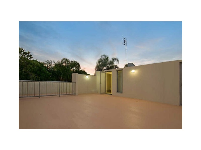 Unit 4/8 Leo Cresent, Alexandra Headland QLD 4572