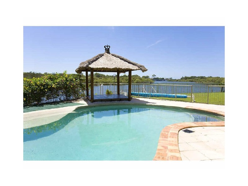 19 Paraka Ct, Mountain Creek QLD 4557