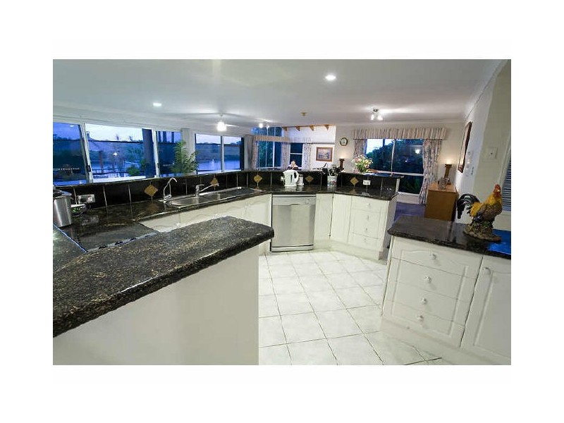 19 Paraka Ct, Mountain Creek QLD 4557