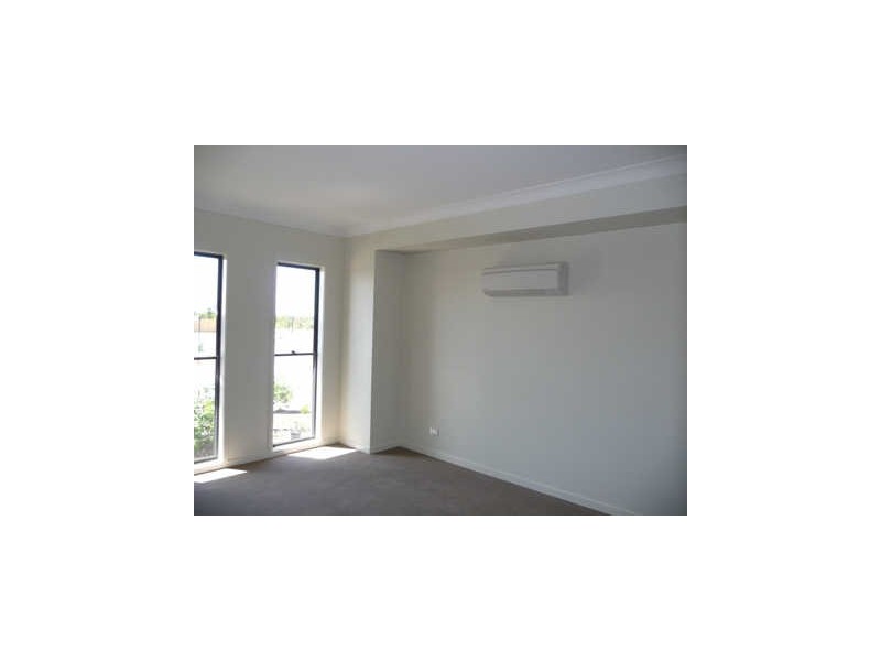 1 Skua Place, Mountain Creek QLD 4557