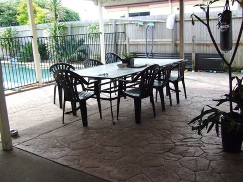 32 Nicklin Way, Kawana QLD 4701