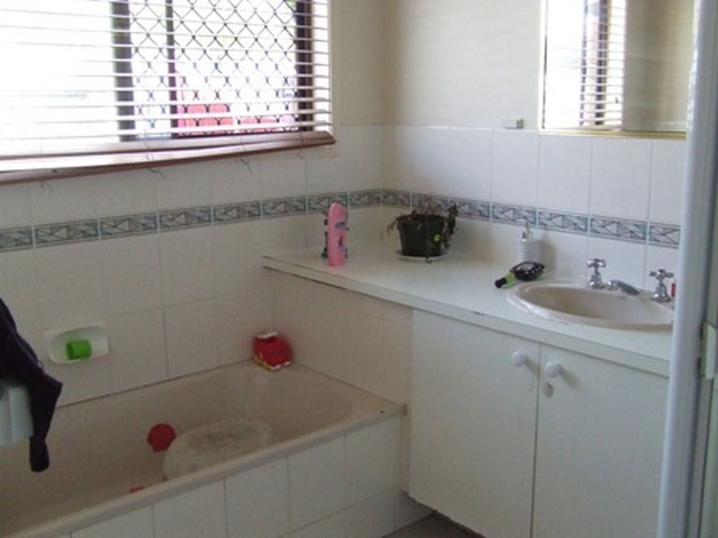 32 Nicklin Way, Kawana QLD 4701
