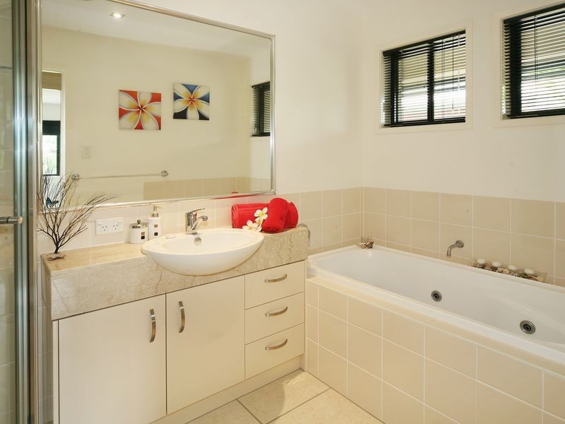 1/7 Suzanne Close, Mudjimba QLD 4564