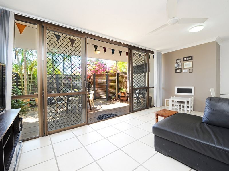2/6 Corowa Crescent, Mooloolaba QLD 4557