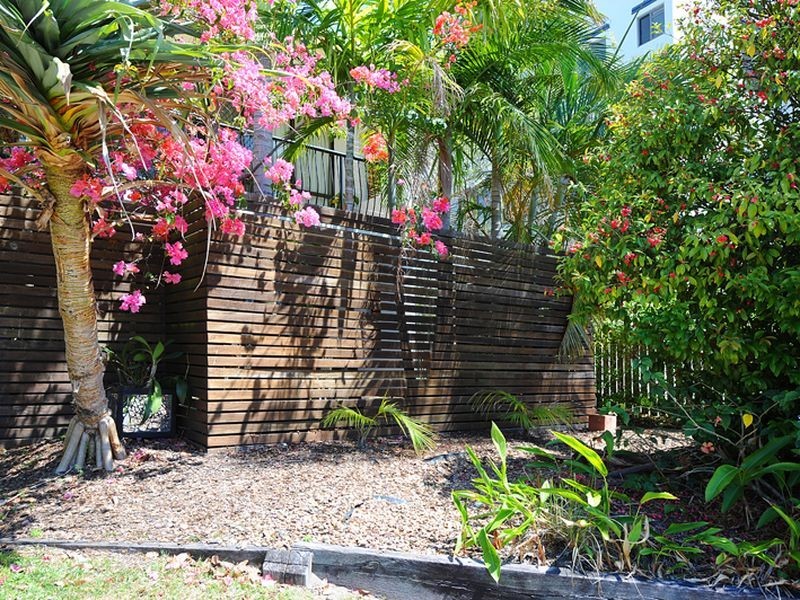 2/6 Corowa Crescent, Mooloolaba QLD 4557