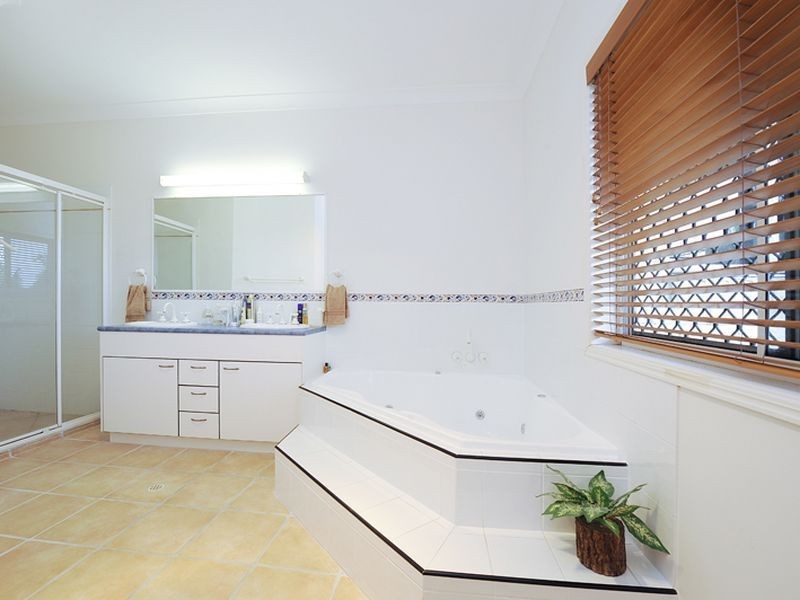 124 Sunbird Chase, Parrearra QLD 4575