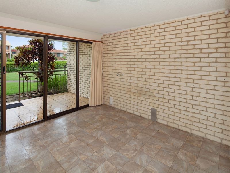 2/11 Barooga Crescent, Mooloolaba QLD 4557