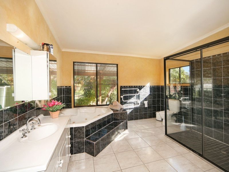 2312 Steve Irwin Way, Landsborough QLD 4550