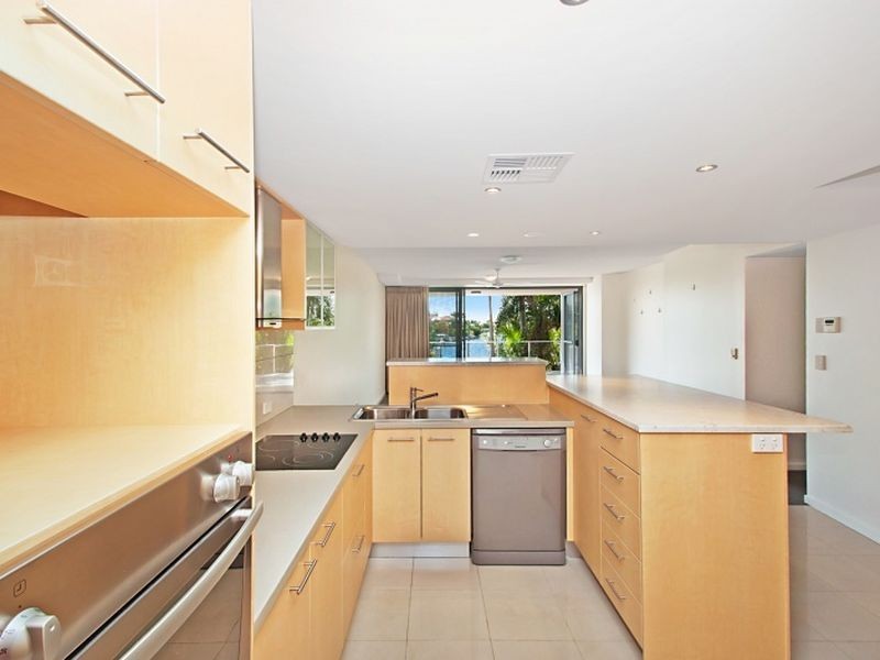 8/51 Grand Parade, Parrearra QLD 4575