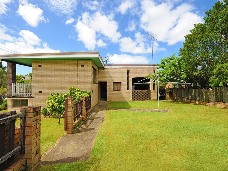 1 Lentara Crescent, Mooloolaba QLD 4557