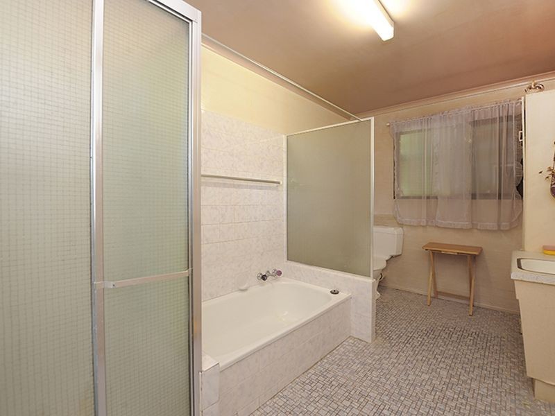 1 Lentara Crescent, Mooloolaba QLD 4557