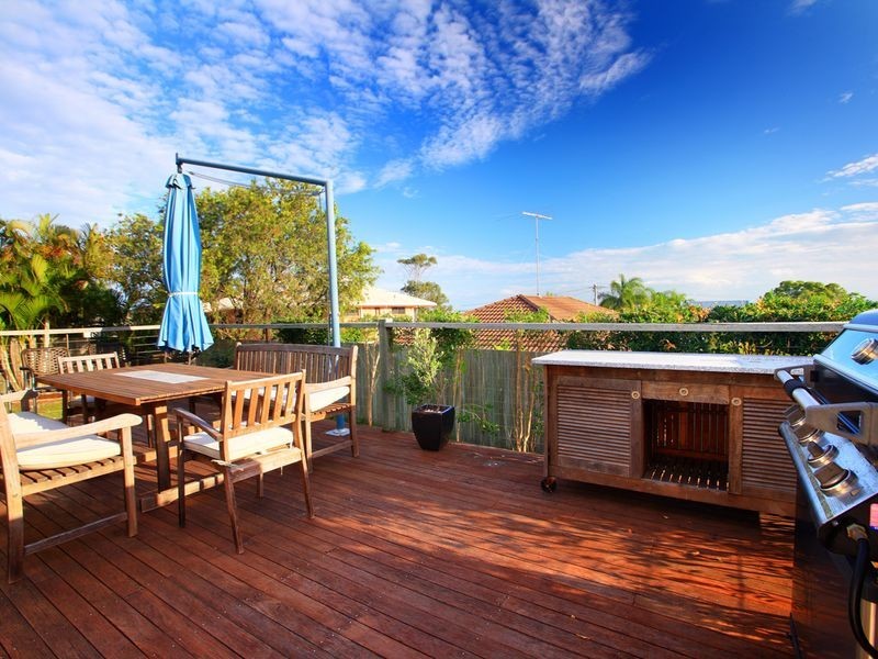 17 Kalinda Avenue, Mooloolaba QLD 4557