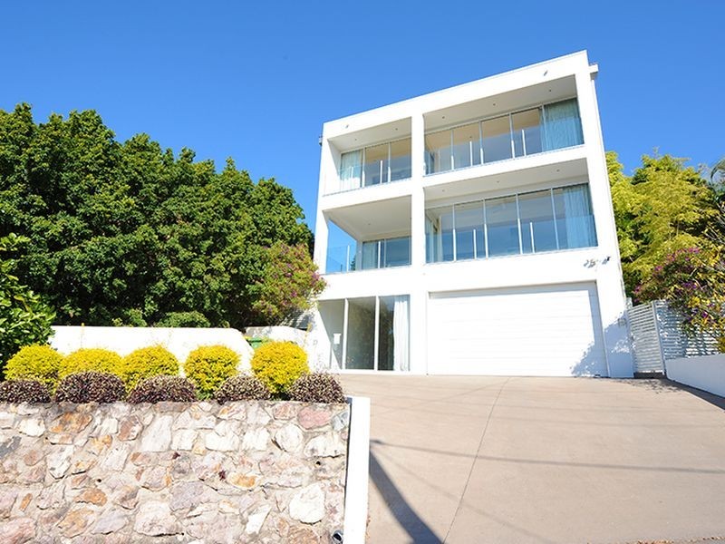 21 Tantula Road East, Alexandra Headland QLD 4572
