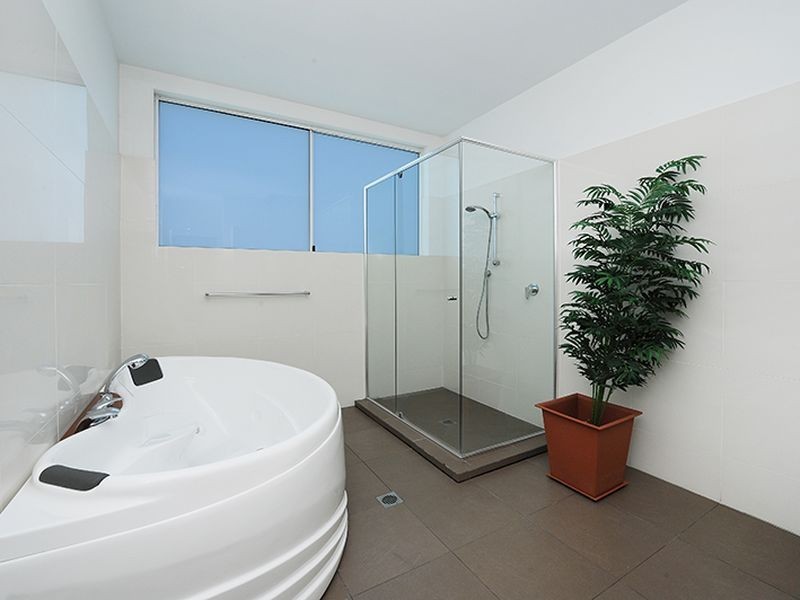 21 Tantula Road East, Alexandra Headland QLD 4572
