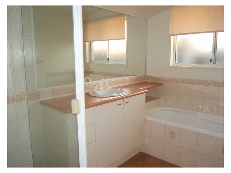 9 Albany Street, Kawana Island QLD 4575