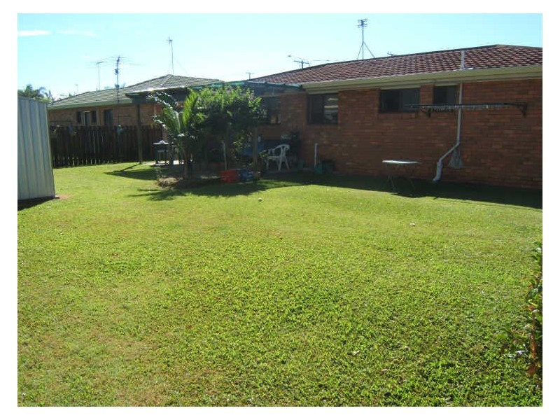 2/74 Nicklin Way, Warana QLD 4575