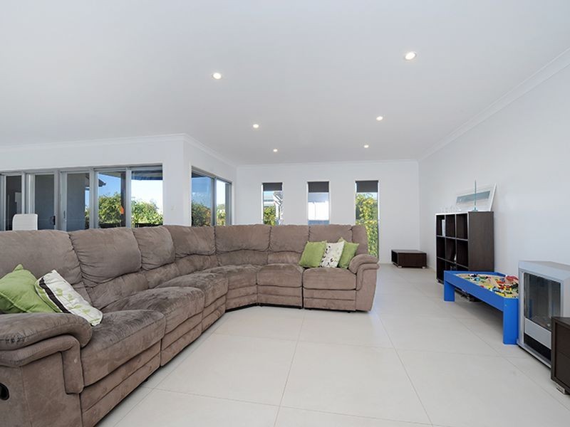 2 Riflebird Place, Mountain Creek QLD 4557