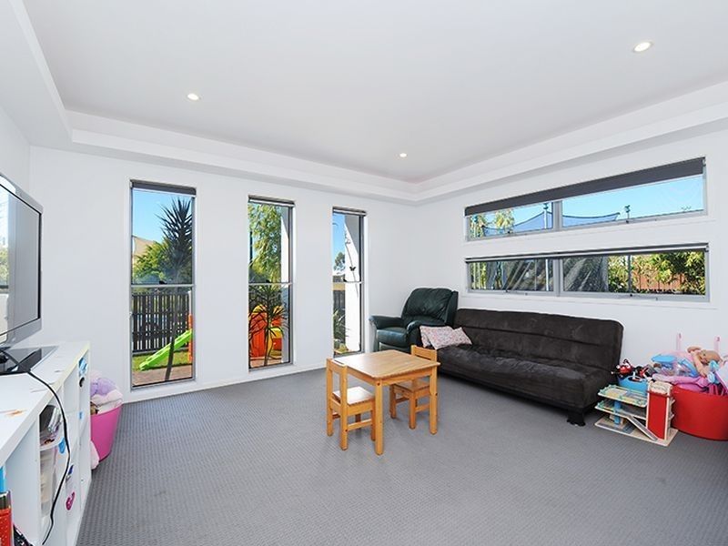 2 Riflebird Place, Mountain Creek QLD 4557
