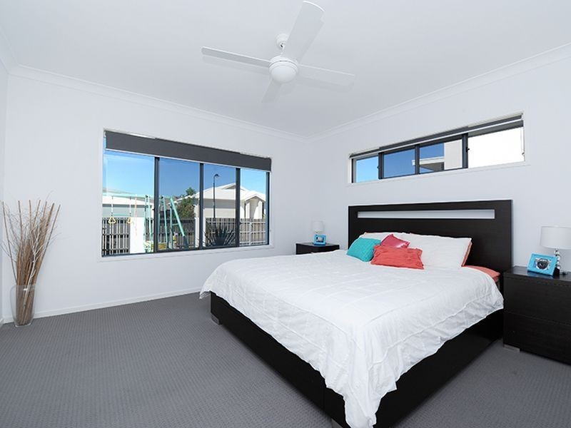 2 Riflebird Place, Mountain Creek QLD 4557