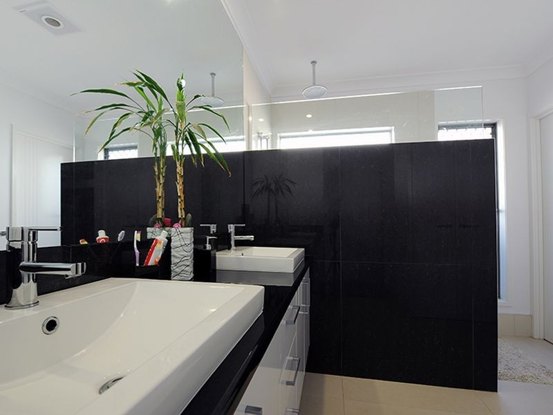 2 Riflebird Place, Mountain Creek QLD 4557