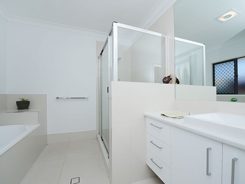 2 Riflebird Place, Mountain Creek QLD 4557