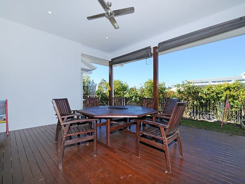 2 Riflebird Place, Mountain Creek QLD 4557