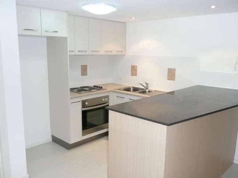 18/10 Grand Parade, Kawana Island QLD 4575