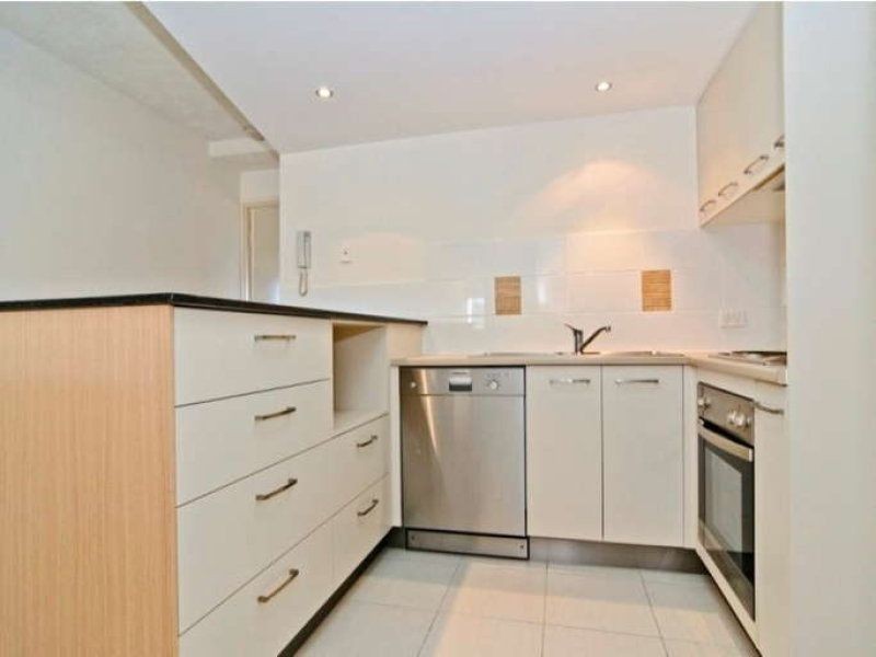 18/10 Grand Parade, Kawana Island QLD 4575