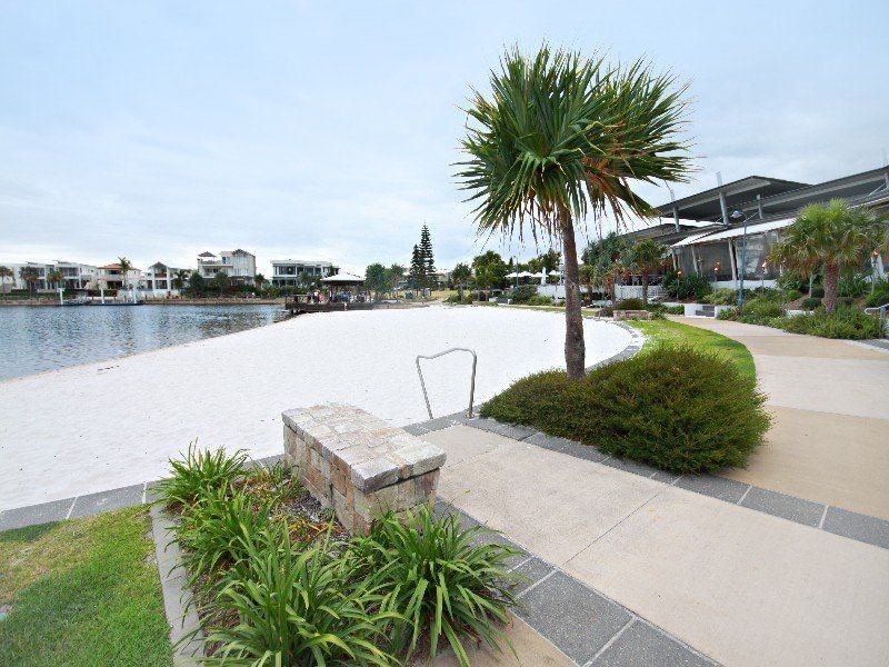 18/10 Grand Parade, Kawana Island QLD 4575
