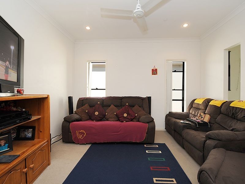 8 White Cedar Place, Meridan Plains QLD 4551