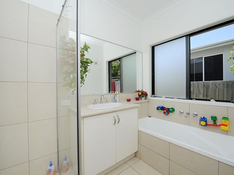 8 White Cedar Place, Meridan Plains QLD 4551