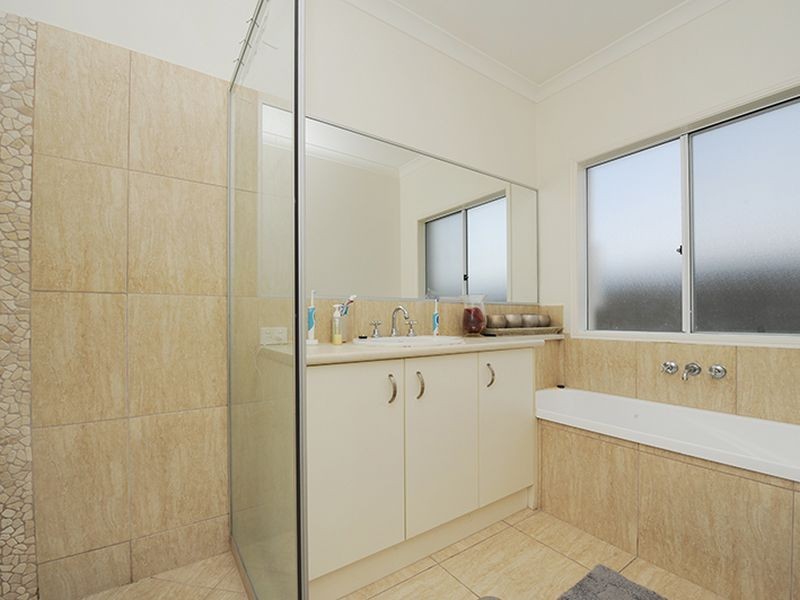 65 Kurrajong Crescent, Meridan Plains QLD 4551