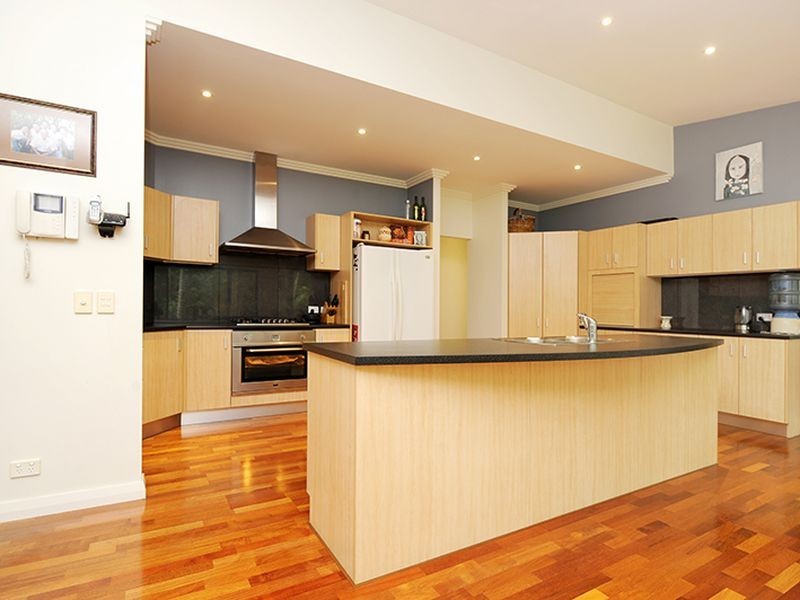 21 Tarnkun Street, Alexandra Headland QLD 4572