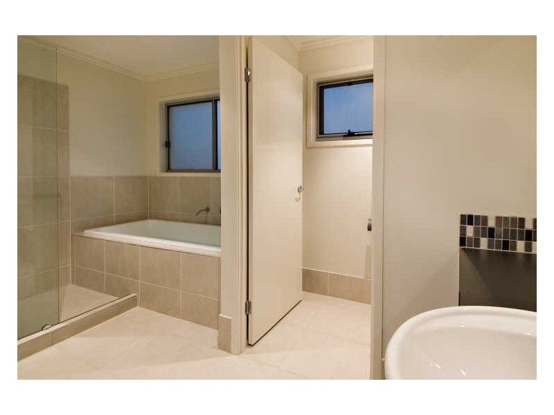 22 Madegascar Court, Kawana Waters QLD 4575