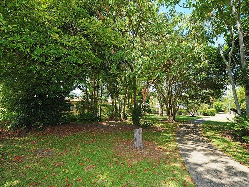 42 Palm Drive, Mooloolaba QLD 4557